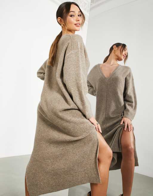 ASOS EDITION – Brungrå stickad klänning i oversize med v-ringning, 2 av 4