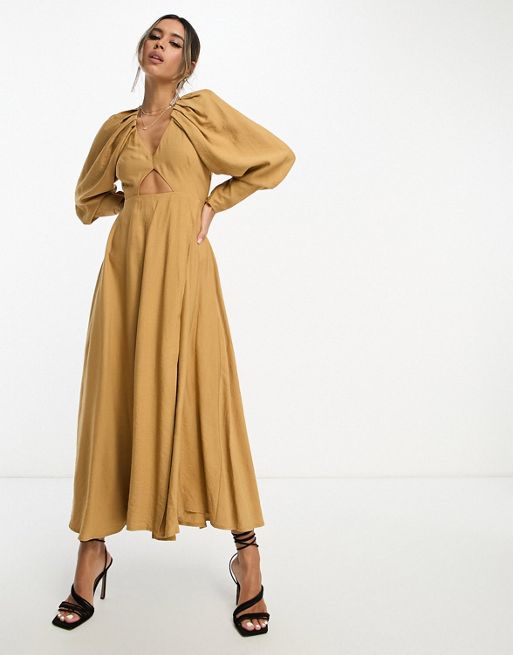FhyzicsShops Edition – Camelowa sukienka midi z plisowanymi rękawami i wycięciem na plecach