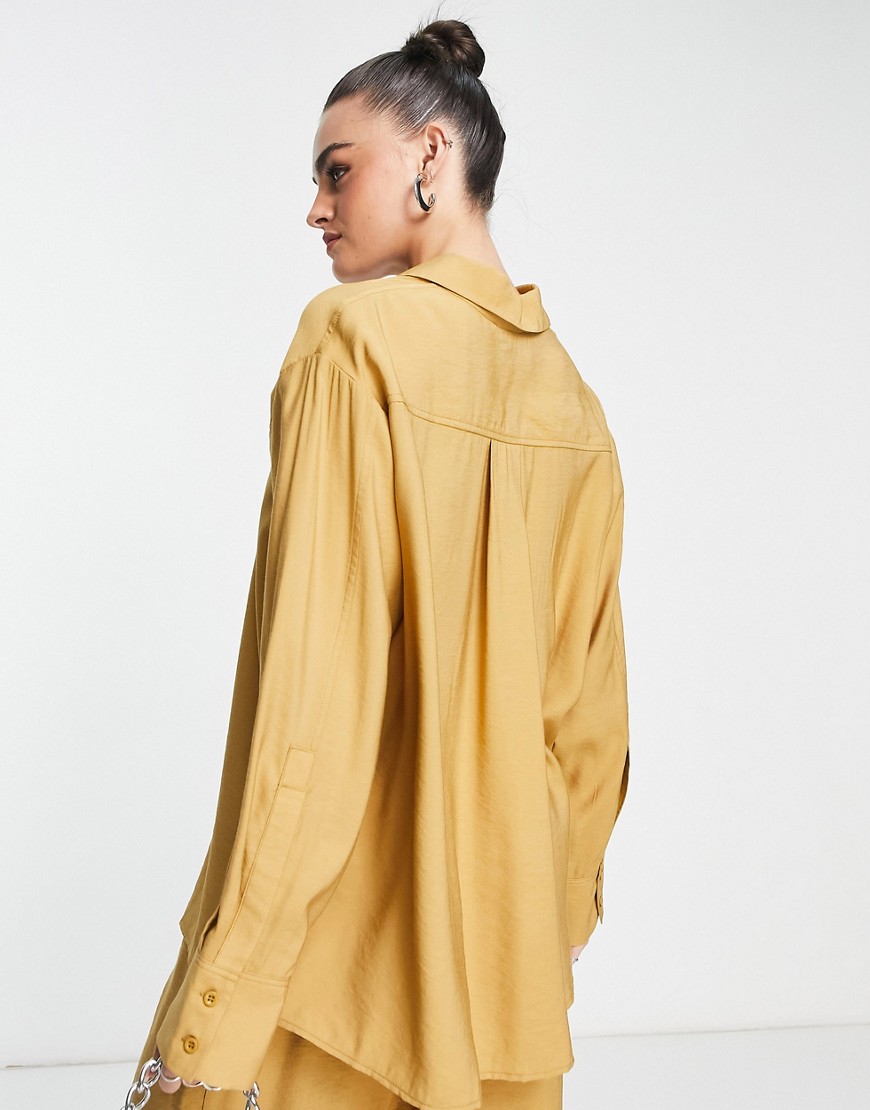Camicia extra larga oversize color caramello-Neutro - ASOS EDITION Camicia donna  - immagine1
