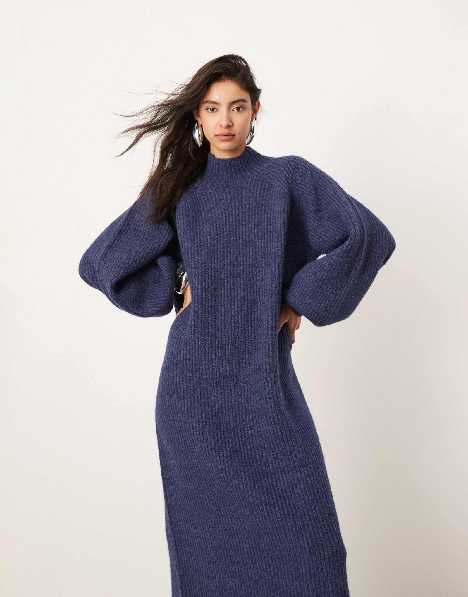 Облегающее трикотажное макси-платье с высоким воротом от ASOS EDITION темно-синего цвета