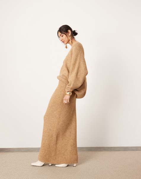 ASOS Edition - Coordinato color biscotto con maglione oversize con scollo a V in maglia e gonna lunga - view 1