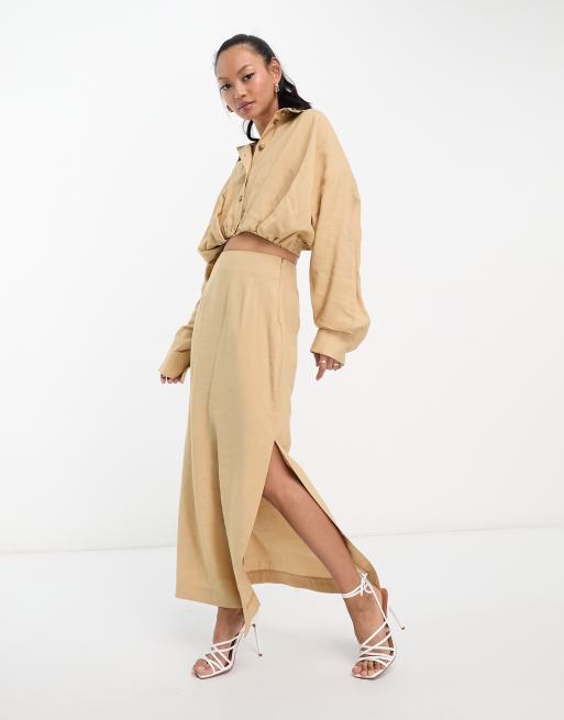 ASOS Edition - Cropped overhemd met vleermuismouwen en elastisch detail aan de achterkant in camel
