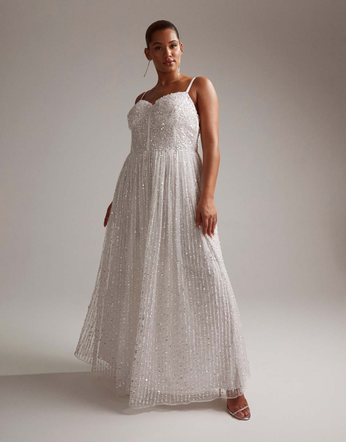 ASOS EDITION Curve – Esme – Robe de mariée à corset ornementé avec bretelles fines et jupe fluide Robes de mariée The Wedding Explorer