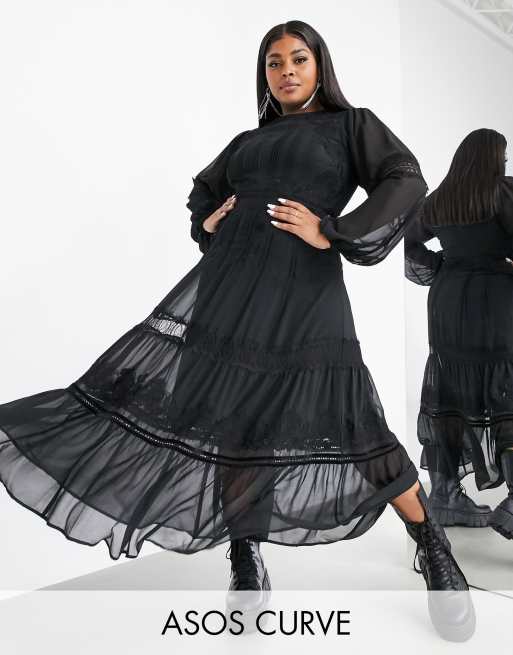 ASOS EDITION Curve – Gestuftes Maxikleid mit Stickapplikation