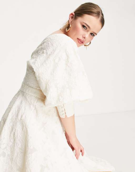 ASOS EDITION Curve – Gräddvit blommig midiklänning i organza, 3 av 4