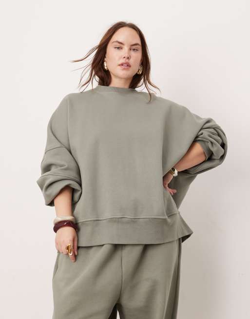 ASOS EDITION Curve – Hochwertiges, schweres Sweatshirt in Olivgrün mit Ziernaht