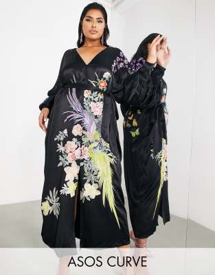 ASOS EDITION Curve - Kleid in Schwarz mit V-Ausschnitt, Bindedetail sowie auffälligem Muster mit Blumen und Phönix-Motiv