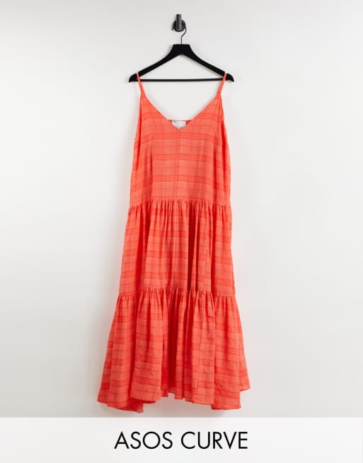 ASOS EDITION Curve - Lagdelt maxikjole med cami-stropper og tern i tomatrød organza