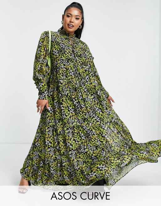 ASOS EDITION Curve - Lagdelt maxikjole med småblomstret print i sort