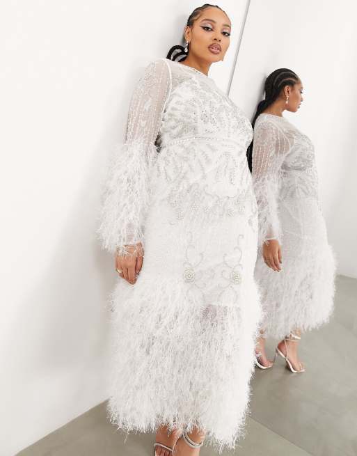 ASOS EDITION Curve – Langärmliges Midikleid in Elfenbeinweiß mit Schmucksteinbesatz und Kunstfedersaum