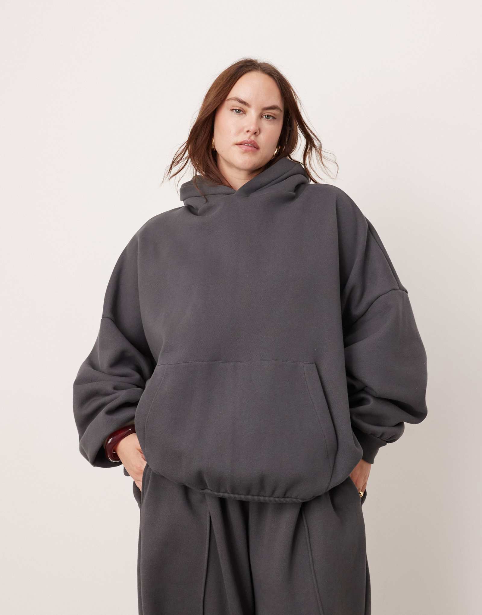 Толстовка ASOS EDITION Curve oversize premium heavy weight цвета древесного угля