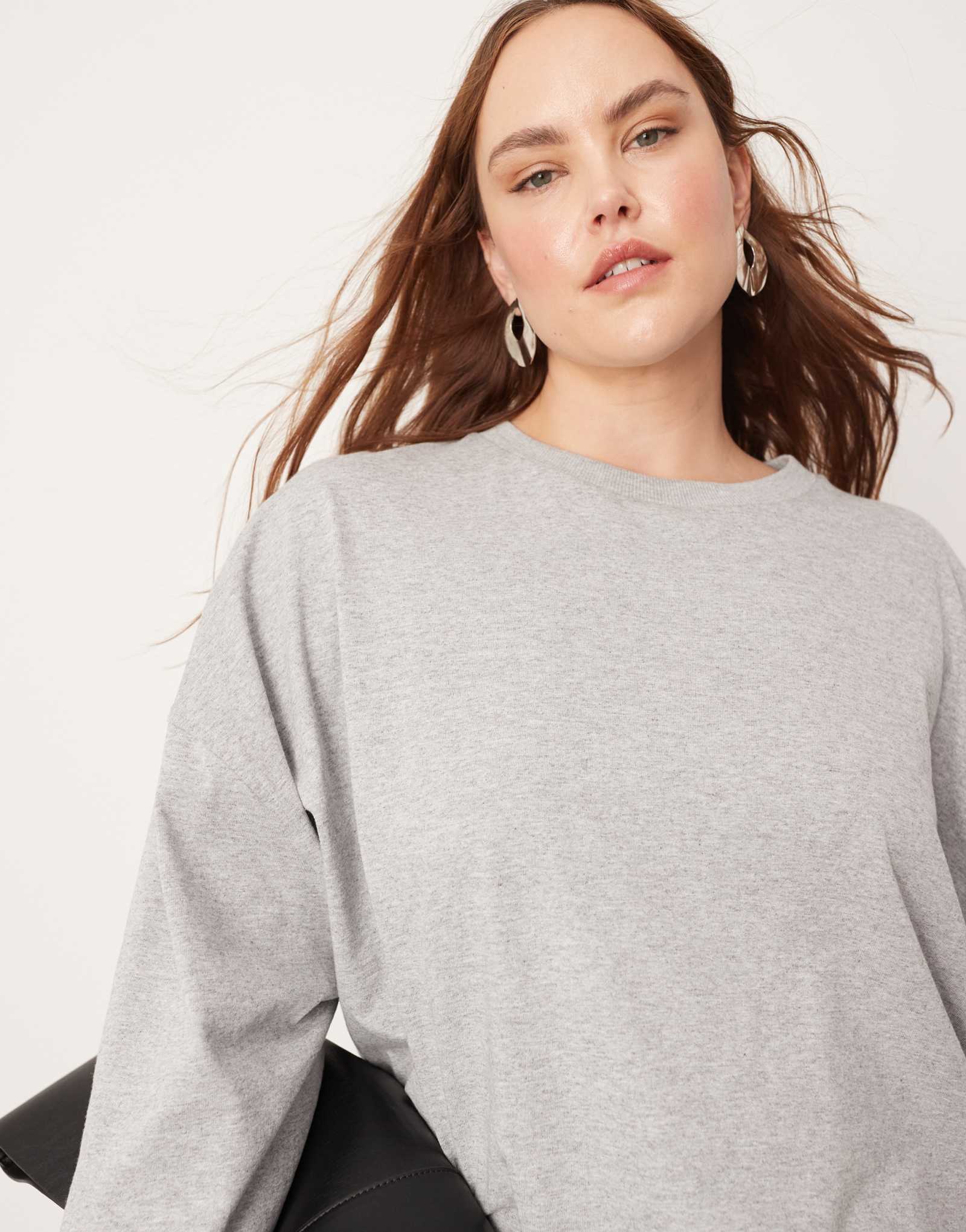 Футболка премиум-класса ASOS EDITION Curve oversize с длинным рукавом серого цвета