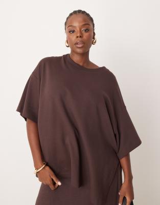 Curve premium heavy weight textured jersey oversized t-shirt in chocolate - part of a set-Brown