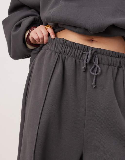 ASOS EDITION Curve premium oversized heavy weight wide leg jogger with seam detail in charcoal, 3 of 5