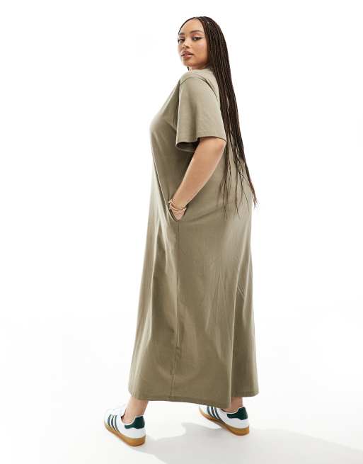ASOS EDITION Curve premium t-shirt maxi dress with pockets in khaki, 3 of 4