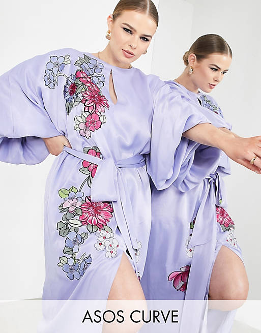 ASOS EDITION Curve - Satijnen midi-jurk met geborduurde bloemen en strikceintuur in blauw