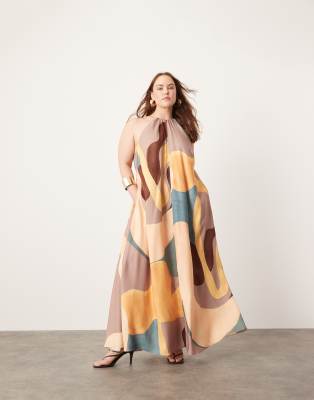 ASOS EDITION Curve - Schlichtes, trapezförmiges Neckholder-Maxikleid mit abstraktem Print-Bunt