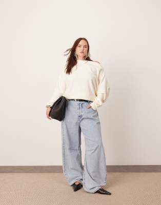 ASOS EDITION Curve - Sydney - Denim-Jeans in blauer Bleach-Waschung mit abgerundetem Beinschnitt