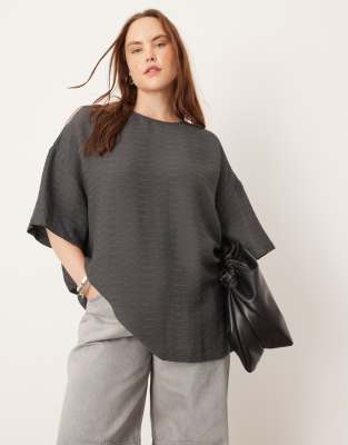 Curve textured boxy woven t-shirt in charcoal-Multi