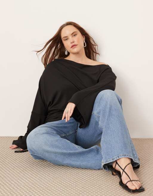 ASOS Edition Curve - Top in jersey nero con spalla scoperta e maniche arricciate