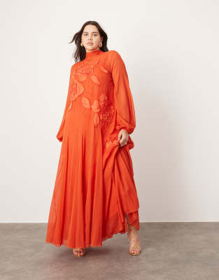 ASOS EDITION Curve - Trapezförmiges Maxikleid in Rot mit Blousonärmeln, gebundenem Ausschnitt und Blumenapplikation