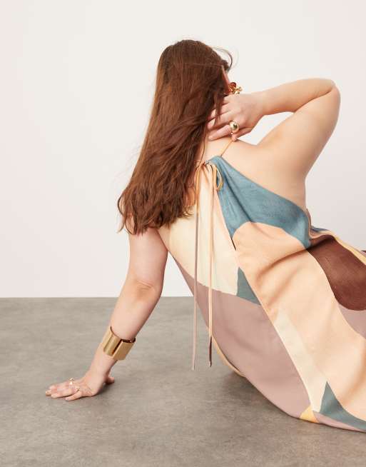 ASOS Edition Curve - Vestito lungo a trapezio con stampa astratta allacciato al collo, 2 di 4