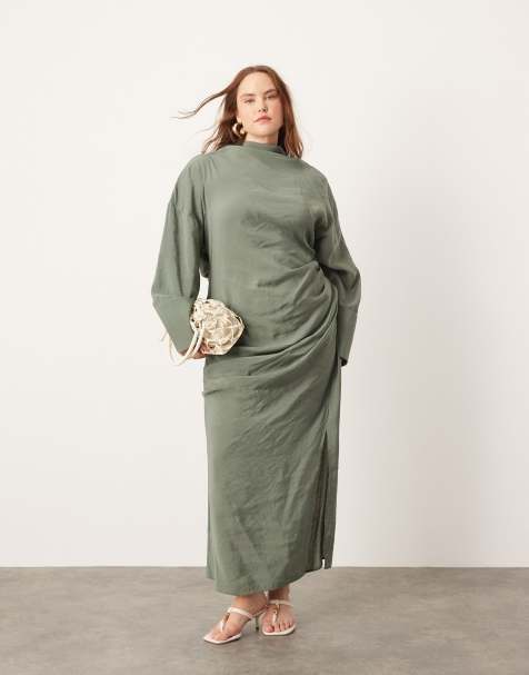 ASOS EDITION Curve - Zachte hoogsluitende maxi jurk met gerimpeld detail en uitsnijding aan de achterkant in kaki - view 1