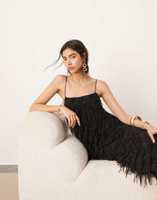 ASOS Edition – Czarna fakturowana sukienka maxi na ramiączkach z frędzlami i odkrytymi plecami