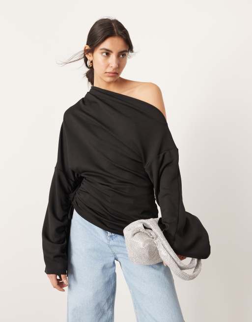 ASOS EDITION – Czarny, dżersejowy top z odsłoniętym ramieniem i marszczonymi rękawami