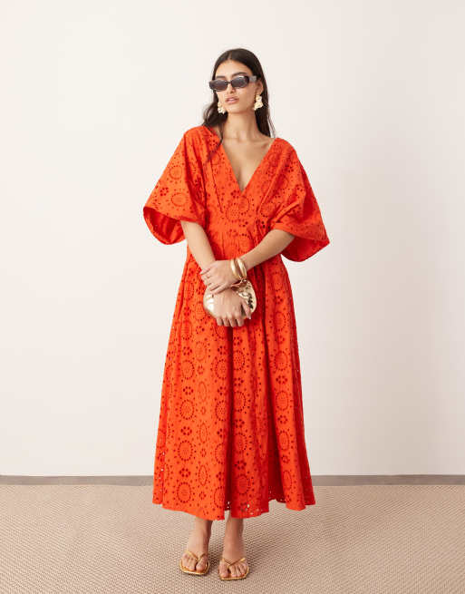 ASOS Edition – Czerwona sukienka midi z głębokim dekoltem, szerokimi rękawami i haftem angielskim