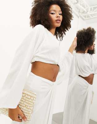 drape front linen long sleeve crop top in white