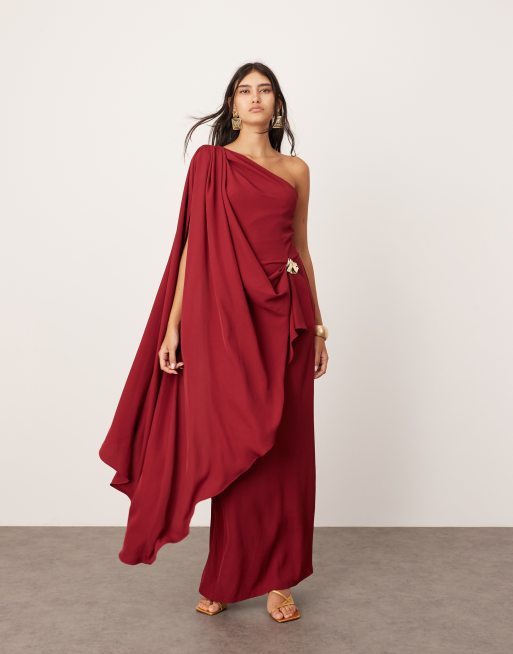 ASOS EDITION Drapiertes Maxikleid in Burgunderrot mit One Shoulder Trager und goldenem Besatz