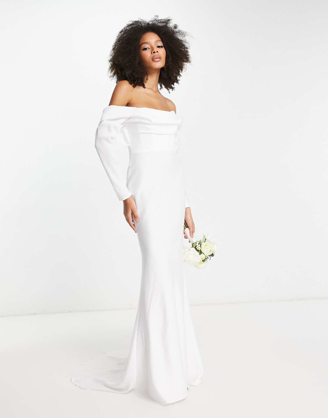 ASOS EDITION - Elodie - Robe de mariage drapée à manches longues et encolure Bardot en satin - Ivoire