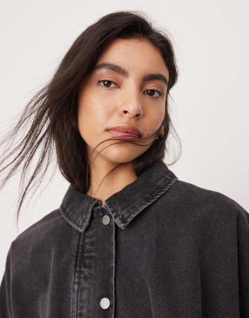 ASOS EDITION - Forvasket sort bomber-jakke i denim med remdetaljer på ærmerne, 3 af 4