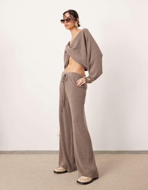 ASOS EDITION - Gebreide flare-broek in chocoladebruin, deel van co-ord set