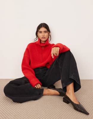 ASOS EDITION - Gerippter Strickpullover in Rot mit kurzem Reißverschluss-Blau