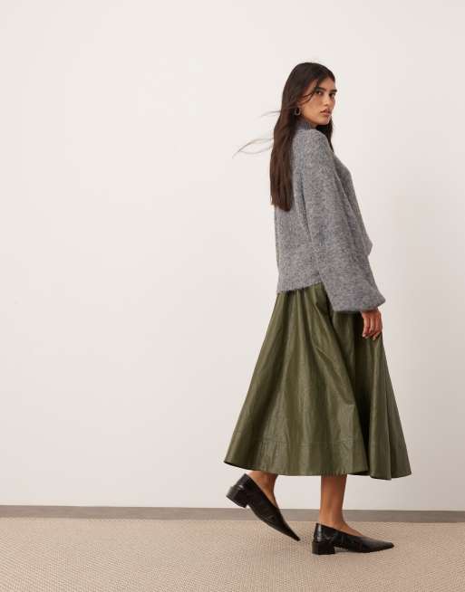 ASOS Edition - Gonna midi a ruota in similpelle PU verde kaki stropicciata, 2 di 5
