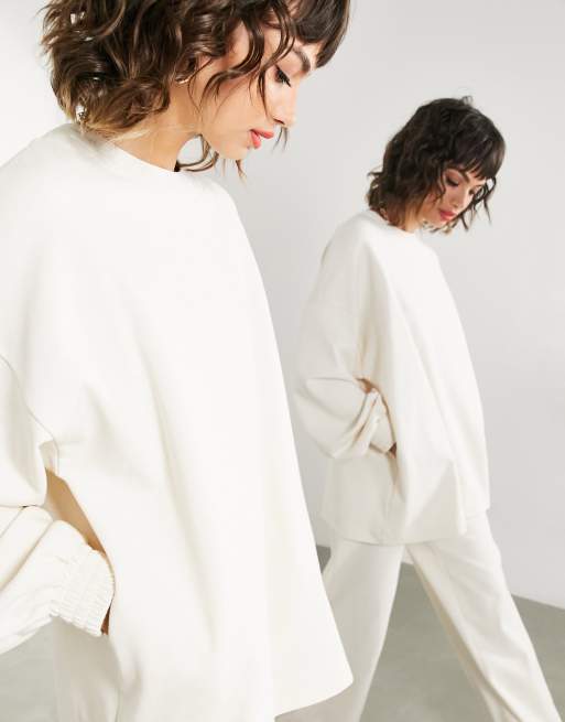 ASOS EDITION – Gräddvit topp i lång modell i strukturerad jersey