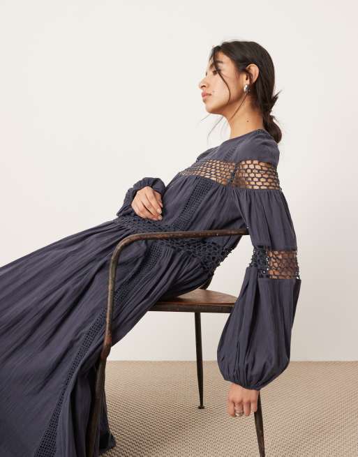 ASOS EDITION – Grafitowa, trapezowa sukienka maxi z obniżoną talią i obszernymi rękawami z obcisłym mankietem, wykończona szydełkowaniem