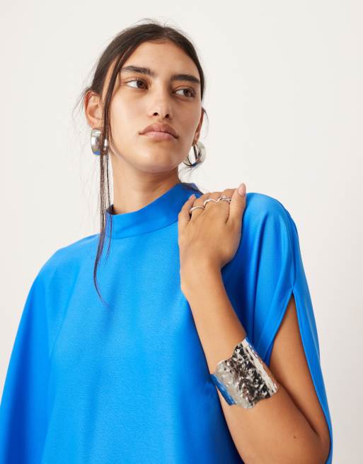ASOS EDITION - Højhalset minikjole med vingeærmer og asymmetrisk kant i koboltblå, 3 af 4