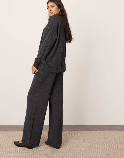 ASOS EDITION – Hochwertige Strickhose aus Kaschmir-Mix in Anthrazit mit weitem Schnitt, Kombiteil, 2 von 5