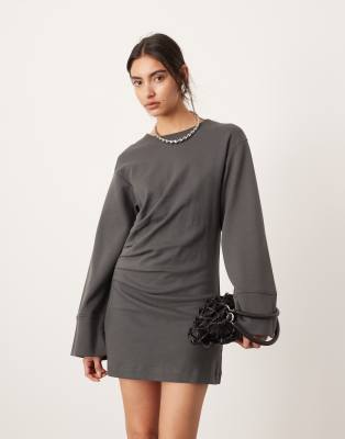 ASOS EDITION - Hochwertiges, langärmliges Jersey-Minikleid in Anthrazit-Grau