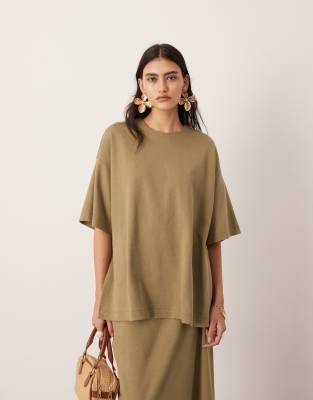 ASOS EDITION - Hochwertiges Oversize-T-Shirt aus schwerem, strukturiertem Jersey in Khaki-Neutral