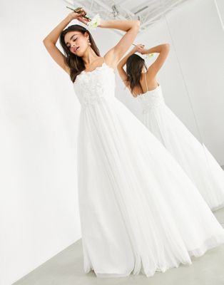 ASOS EDITION – Hochzeitskleid mit 3D-Stickerei am Oberteil-Weiß