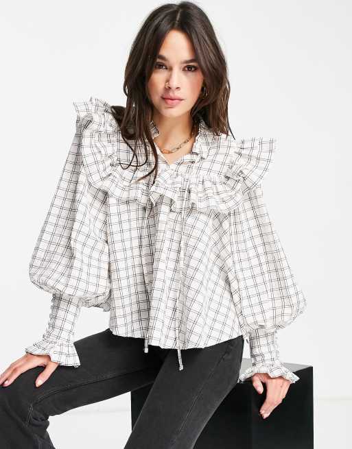 ASOS EDITION - Hoogsluitende geruite blouse met schouderpas met ruches