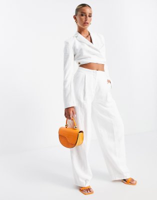 ASOS EDITION - Hose in Elfenbein mit Falten vorn-Weiß
