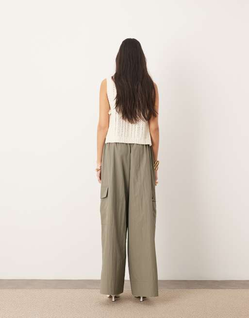 ASOS EDITION – Hose in Khaki mit weitem Bein, Kordelzug und Cargotaschen, 5 von 5