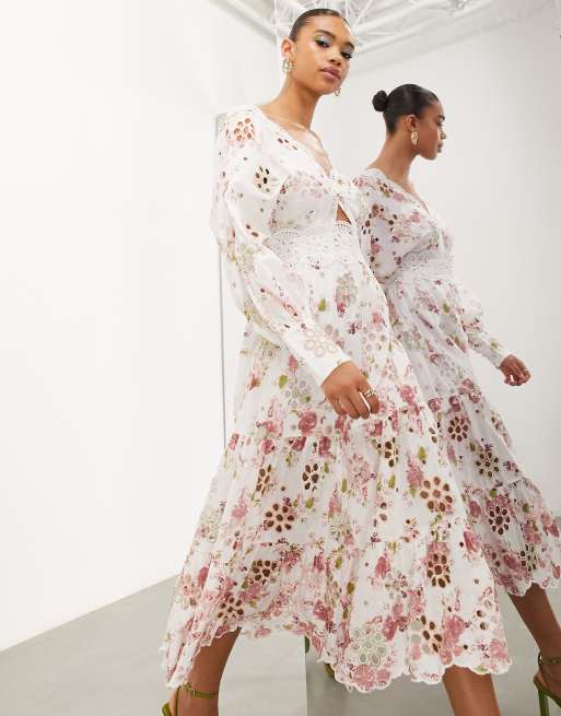 ASOS Edition – Jasnoróżowa skręcona z przodu sukienka midi z bufiastymi rękawami i haftem angielskim w kwiatowy wzór