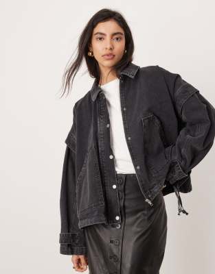 ASOS EDITION - Jeans-Bomberjacke in verwaschenem Schwarz mit Laschendetail am Ärmel