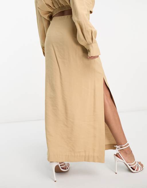 ASOS EDITION Jupe droite mi longue et fendue sur les c t s Camel